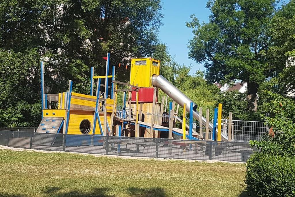 100m Zum Ulmer Muenster: 57m² An Der Blau Apartment Ulm